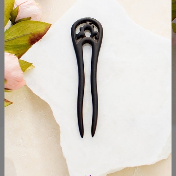 Wooden Double-Prong woman’s hair pin - Picture 8 of 9